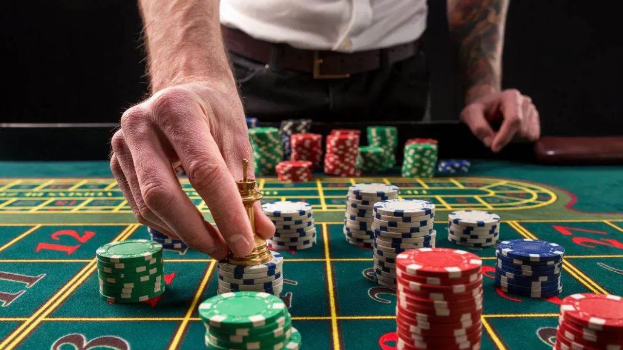 Is It Possible to Bet on Both Black and Red in Roulette?